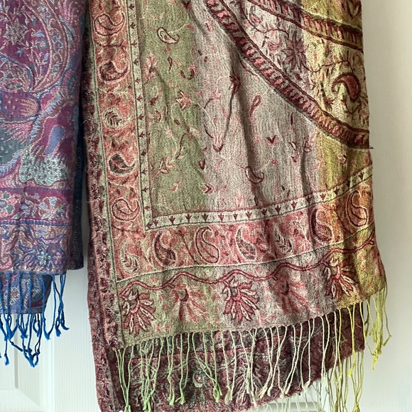 Pair of Shawls/Scarves - Picture 2 of 9